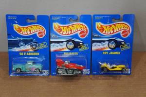 lot 16 image: 3 Hot Wheels - 56 Flashsider, Treadator, Pipe Jammer