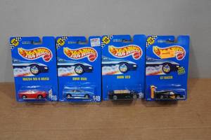 lot 31 image: 4 Hot Wheels - Mazda MX-5 Miata, BMW 850i, BMW 323, GT Racer