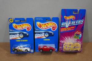 lot 38 image: 3 Hot Wheels - T-Bird Stocker, Camaro, Revealers