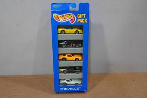 lot 40 image: Hot Wheels 5-Pack Chevrolet Gift Pack