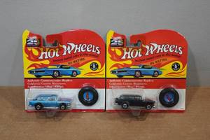 lot 50 image: 2 Hot Wheels 25th Anniversary with Matching Button - Classic Nomad