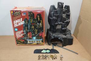 lot 119 image: Eagle Force Eagle Island Headquarters Play Set