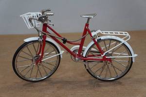 lot 125 image: Vintage Mytek Die-Cast 110 Scale Ladies Bike
