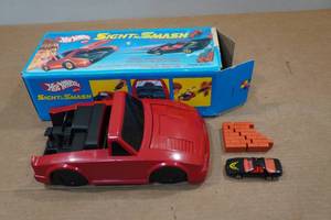 lot 137 image: Hot Wheels Sight N Smash Booster Set