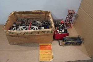 lot 146 image: Vintage American Flyer 316 Scale Toy Train Set