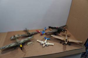 lot 147 image: Vintage Airplane Models