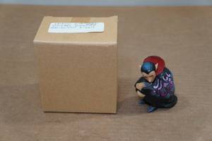 lot 149 image: Vintage Enesco Jim Shore Vampire Halloween Statue