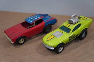 lot 160 image: 2 Vintage Hasbro Wind-Up Cars