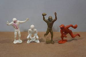 lot 167 image: Marx Toy Football Players
