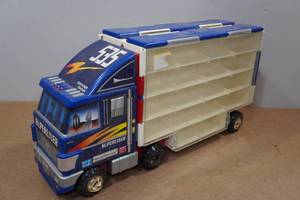 lot 173 image: Superliner Semi Truck Mini Car Storage Case