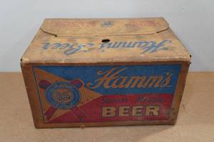 lot 192 image: Vintage Hamms Beer Box with Bottles