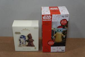 lot 197 image: Star Wars Christmas Dcor - Airblown Inflatable & Ornament