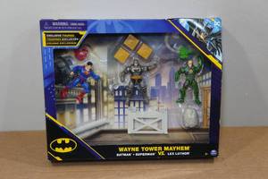 lot 203 image: Batmans Wayne Tower Mayhem Play Set