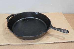 lot 229 image: Lodge 12 Cast Iron Skillet