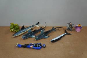 lot 256 image: Assorted Vintage Water Toys