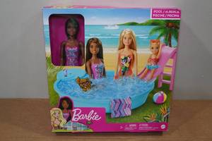 lot 272 image: Barbie Doll and Playset
