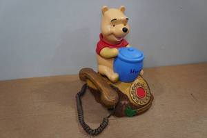 lot 281 image: Winnie the Pooh Animated Telephone
