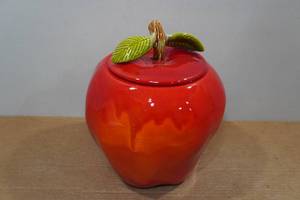 lot 284 image: Apple Cookie Jar