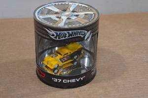 lot 288 image: Hot Wheels 37 Chevy Street Rod Replica