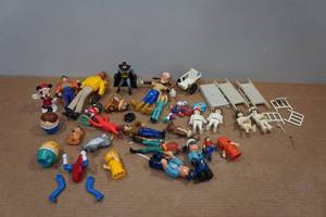 lot 289 image: Assorted Mini Figurines