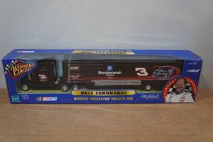 lot 305 image: Winners Circle 2000 Dale Earnhardt Die Cast Trailer Rig