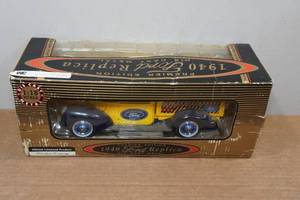 lot 308 image: 1940 Ford Replica Die Cast Metal 118 Scale Model
