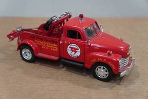 lot 316 image: 1953 Chevy Wrecker 124 Scale Model Truck