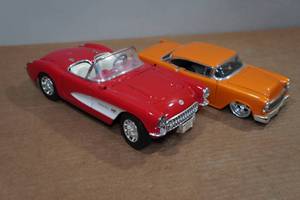 lot 319 image: 1957 Corvette & 1955 Chevy Bel Air 124 Scale Models