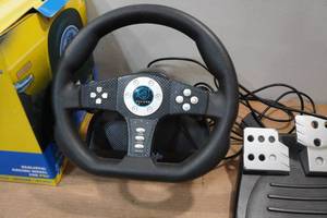 lot 354 image: Playstation 2 Pelican Cobra II Racing Wheel and Pedal