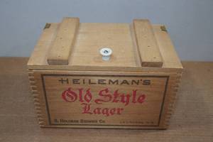 lot 358 image: Vintage Wood Heilmans Pony Beer Case