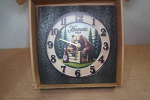 lot 360 image: Retro Style Hamms Beer Bar Clock