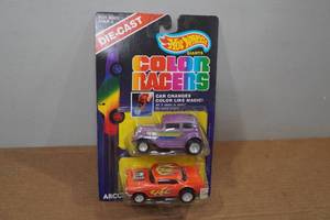 lot 364 image: Hot Wheels Giants Color Racers