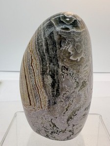 lot 32 image: Ocean Jasper Freeform 667 gm.1lb. 7.5 oz.