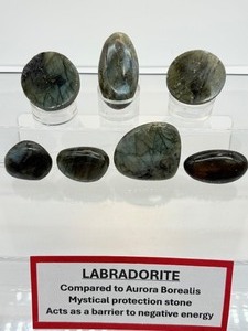 lot 151 image: Labradorite