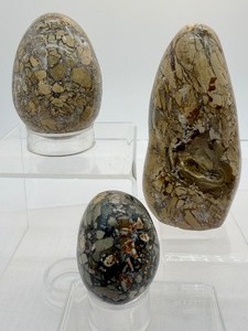 lot 56 image: Ibis Jasper Polished Lot of 3 Freeform 496 gm.1 lb., Egg 343 gm.12 oz., and Tumble 89 gm.3.1 oz.