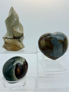 lot 111 image: Polychrome Jasper polished set of 3 flame 220 gm.7.8 oz., heart 292 gm. 10.3 oz., gallot 123 gm.4.3 oz.