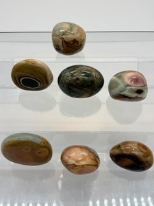 lot 178 image: Polychrome Jasper GalletsPalmstones.65 kilo1 lb. 7 oz