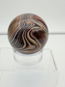 lot 36 image: Sardonyx sphere 56mm, 248 gm.8.6oz.