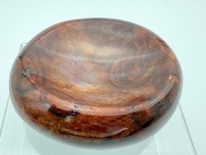 lot 101 image: Carnelian bowl 694 gm.1 lb. 8.5 oz.