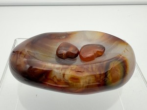 lot 37 image: Carnelian Bowl with 2 small, polished hearts 347 gm.12.2 oz.