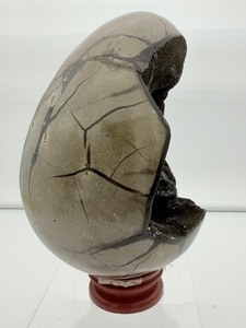 lot 29 image: Septarian XL Geode Nodule Egg 2.6 kilo5 lb. 10 oz.