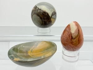 lot 206 image: Polychrome Jasper Polished misc. lot of 3 sphere 62mm, 344 gm.12 oz., bowl 201 gm. 7.1 oz., egg 134 gm.4.9 oz.