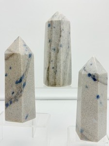 lot 81 image: Rare Blue Apatite in Cleavlandite Generators (Set of 3) large 684gm.1 lb. 8 oz.medium 590 gm.1 lb. 5 oz., medium 498 gm.1 lb. 2 oz.