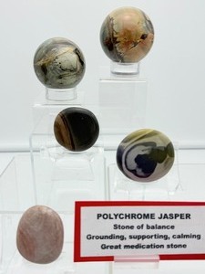 lot 265 image: Polychrome Jasper Polished SpherePalmstone Lot of 5 sphere 58mm 309gm11oz., sphere 53mm 245gm8.5oz., 3 palmstones 91gm3.2oz.