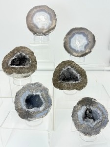 lot 62 image: Las Choyas Geodes Lot of 3 Blue solid agate 906 gm.2 lb., light amethyst geode 637 gm.1lb. 6 oz., smoky quartzlight amethyst geode 412 gm14.5 oz