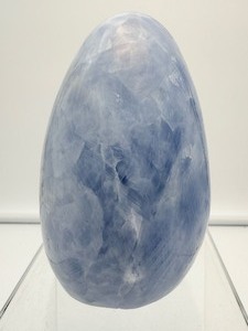 lot 53 image: Blue Calcite XL Freeform 1.5 kilo3 lb. 2.7 oz.