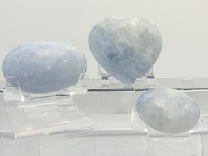 lot 159 image: Blue Calcite Polished Lot of 3 heart 311 gm.11 oz. & 2 palmstones 173 gm.6.1 oz.    Total Lot Weight 484 gm.1 lb. 1 oz.