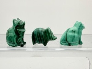 lot 246 image: Malachite Animal Figures set of 3 two cats and a pig 73gm.2.6oz.