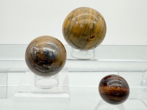 lot 33 image: Tigers Eye Lot of 3 spheres 277 gm.9.6 oz., 110 gm.4 oz., 38 gm.1.3 oz.