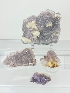 lot 196 image: Amethyst  Misc. Lot of 4 large amethyst geode plate with Calcite, 2 small geode pieces and geode point 487gm1 lb.1oz.